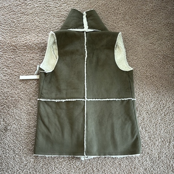 Sherpa Vest - Picture 2 of 4